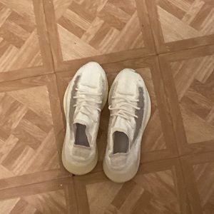 Shoes been worn twice no damage